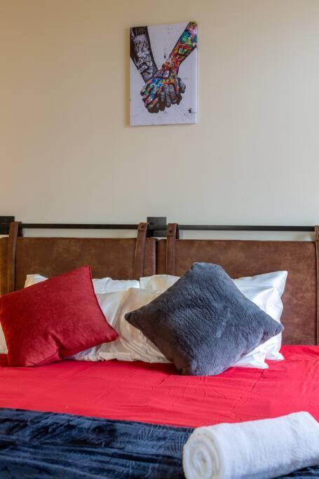 King Bed W/ Panoramic Views Of Dt! Lejlighed Rochester Eksteriør billede