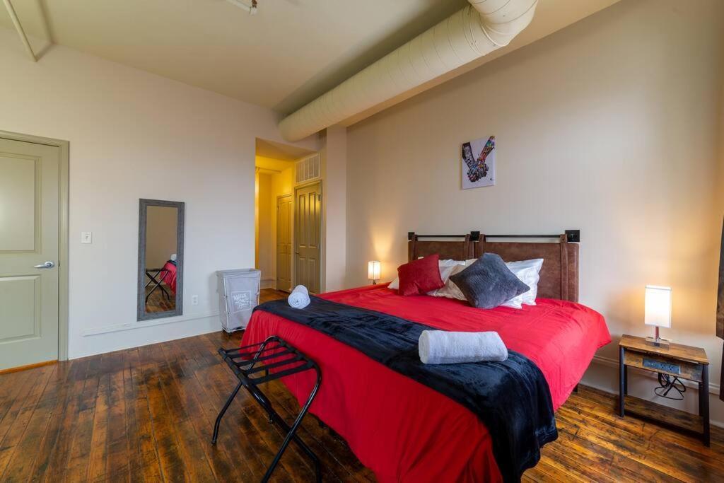 King Bed W/ Panoramic Views Of Dt! Lejlighed Rochester Eksteriør billede